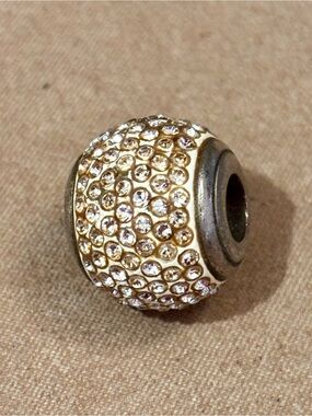 Brighton Cupid’s Kiss Super bead Big! Seven rows of pale gold crystals Retired